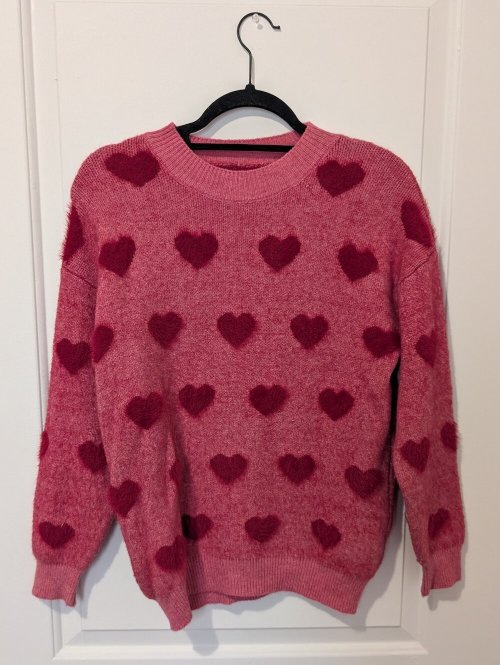 Cozy Pink Heart Pattern Women's Sweater